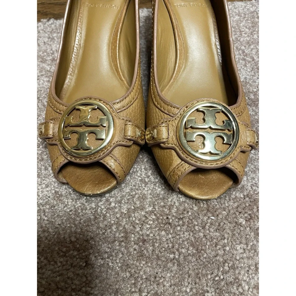 Tory Burch Women's Leather Open Toed Wedged heel Camel Gold‎ TB Logo Size 6.5